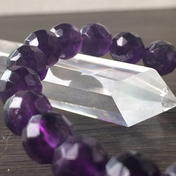 【再次上架】16cm二月誕生石閃閃發光的多面體切割紫水晶手鐲 第2張的照片