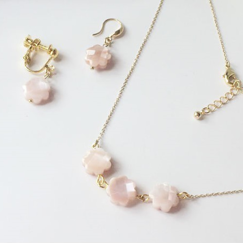 桜色お花マザーオブパールネックレス＆イヤリング/ピアスセット ピアス