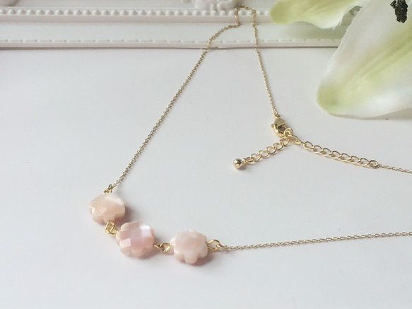 櫻桃色花母珍珠項鍊和耳環/耳環 第3張的照片