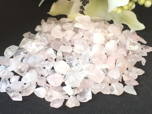 癒しと恋愛成就のローズクォーツさざれ石 100g 【穴なし】 DIYパーツ