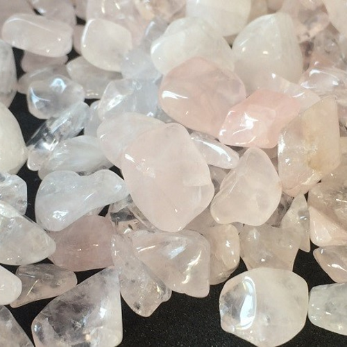 癒しと恋愛成就のローズクォーツさざれ石 100g 【穴なし】 DIYパーツ