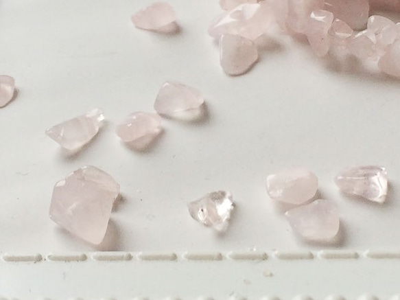【再々販】【穴あり】10ｇ桜カラーローズクォーツさざれ石約6-10mm 3枚目の画像