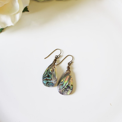 アバロンシェル×水晶カービングピアス ニュージーランド パウア貝 アンティークモチーフ ピアス アバロン