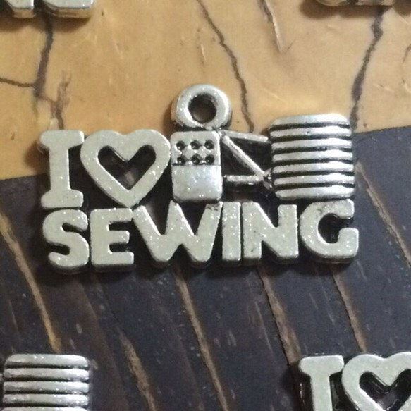 お裁縫好きな方へ チャーム シルバー I♡SEWING 5個セット 2枚目の画像