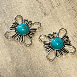 2個 フラワー ターコイズ チャーム 2枚目の画像