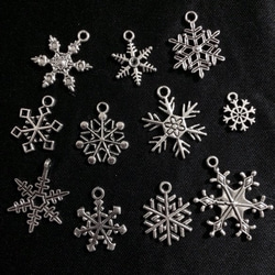 雪の結晶 チャーム 15個セット クリスマス 3枚目の画像