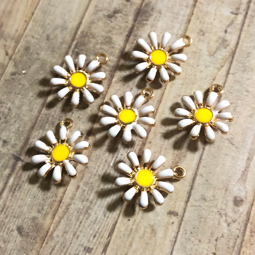 デイジー★オーダー品 定番のトリコとシーズンカラーのグリーンが、様々なスタイルに