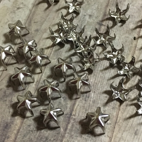 爪折り式 星スタッズ小 シルバー 30個セット 1枚目の画像