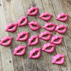 ピンク プラスチック リップ 唇 20個セット 1枚目の画像
