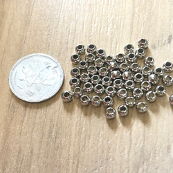 50個 4mm プラスチック ビーズ シルバー 4枚目の画像