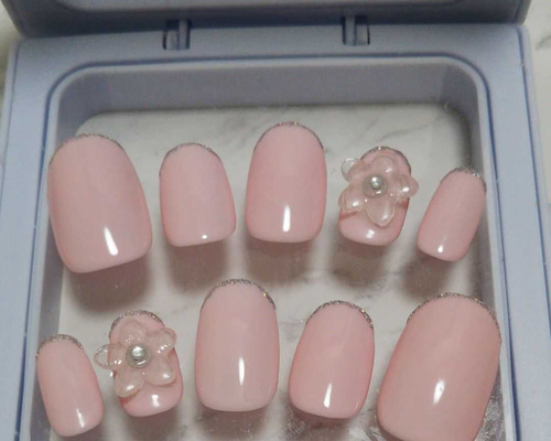 ジェルネイルチップ ミルキーピンク&オーロラシルバー フラワー