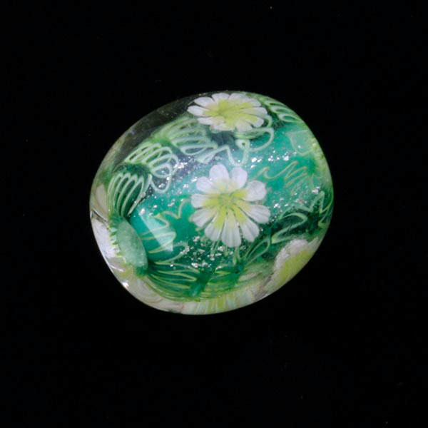 とんぼ玉　ガラス　花　グリーン