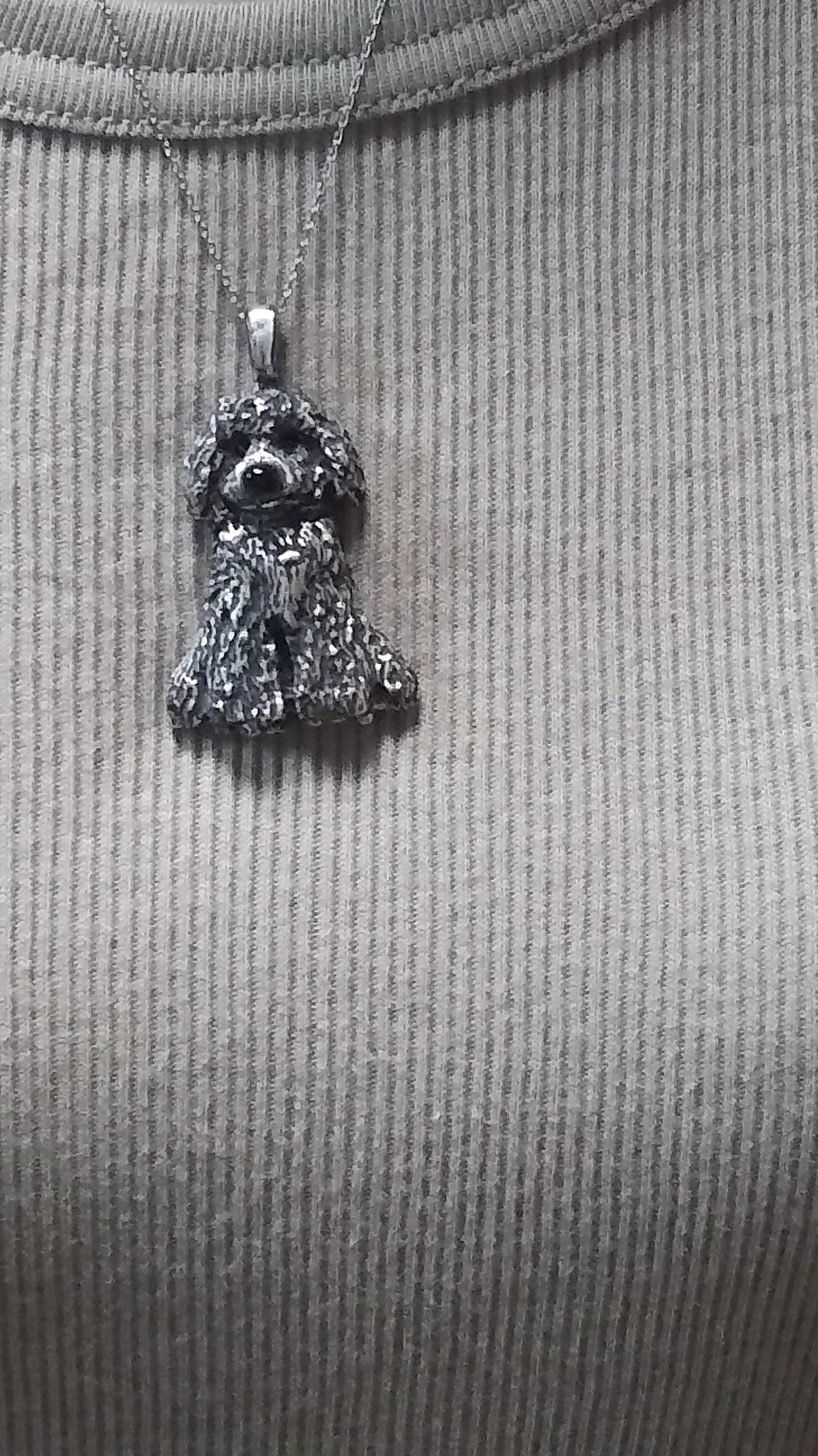 トイプードルモチーフペンダントトップです。