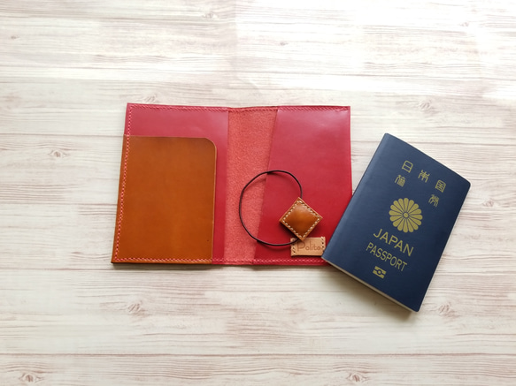 [送料無料] パスポート ケース〈 赤〉 3枚目の画像