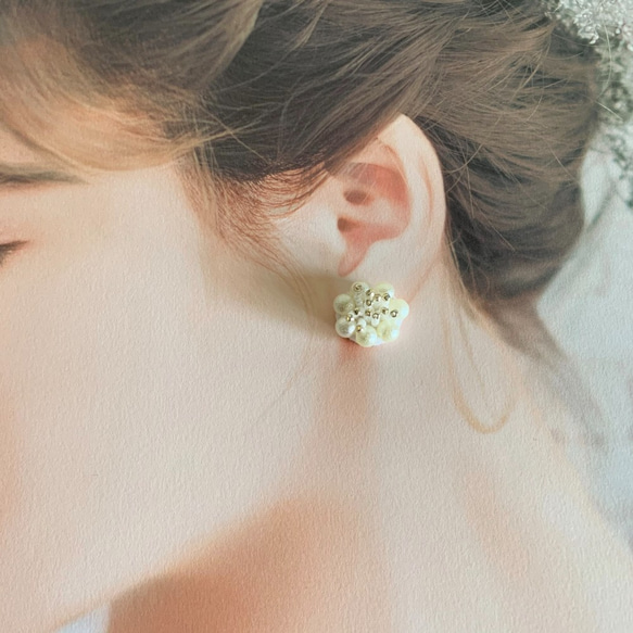キャサリン 2wayピアス　ビーズ刺繍　オーガンジーリボン　アレルギー対応　ピアスみたいなイヤリング　結婚式 4枚目の画像