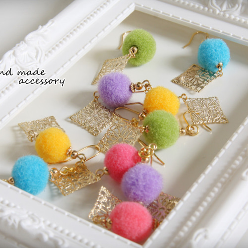 再販！ 組み合わせ自由♪カラフル ポンポンボールピアス イヤリング  