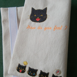 文庫本用・ネコちゃんを刺繍した帆布のブックカバー 3枚目の画像
