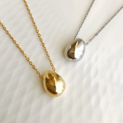 コロンとぷっくりしずく型 ティアドロップネックレス サージカル