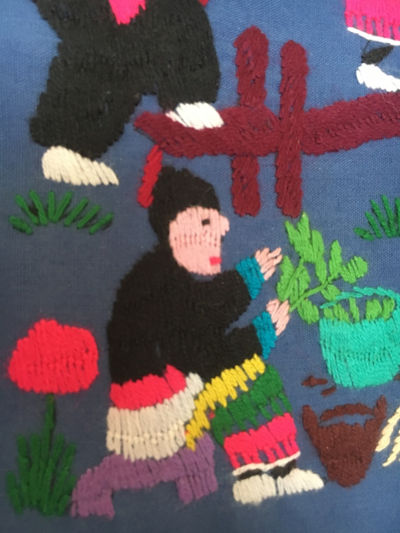 ラオス・モン族の刺繍ポーチ 4枚目の画像