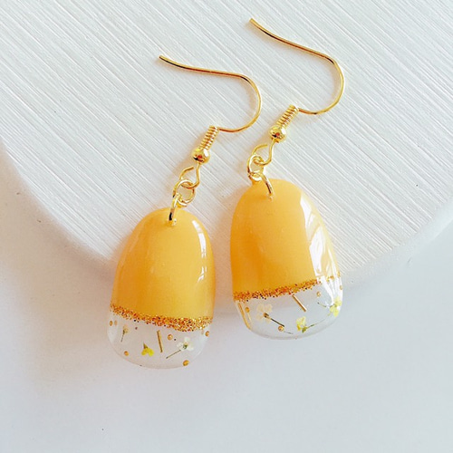 ネイルチップピアス【イエロー】 ピアス（フック・チェーン） しろくま