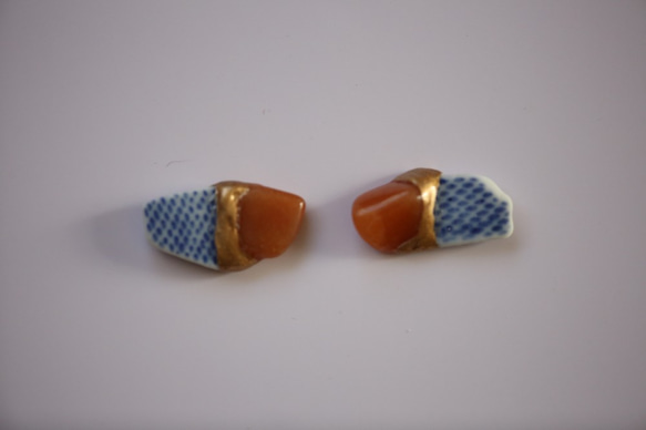 金継ぎｘ天然石ピアス イヤリング（オレンジアベンチュリン、シー陶器) 5枚目の画像