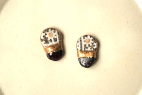 唐津燒陶器碎片 x 金繼耳環（石榴石、三島大門） 第1張的照片