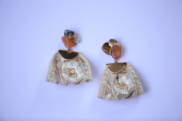 Kintsugi x 天然石材穿孔耳環 + 印度刺繡（橙色砂金石、Petersight、喜馬拉雅水晶） 第1張的照片