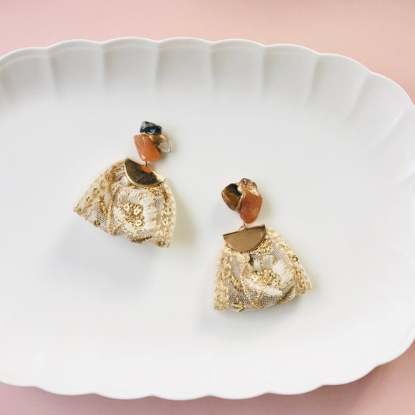 Kintsugi x 天然石材穿孔耳環 + 印度刺繡（橙色砂金石、Petersight、喜馬拉雅水晶） 第4張的照片