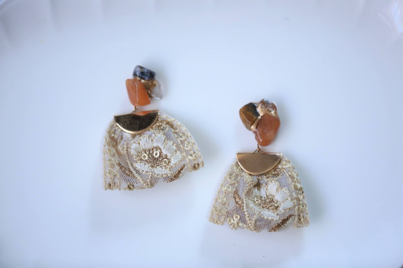 Kintsugi x 天然石材穿孔耳環 + 印度刺繡（橙色砂金石、Petersight、喜馬拉雅水晶） 第9張的照片