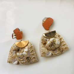 Kintsugi x 天然石材穿孔耳環 + 印度刺繡（橙色砂金石、Petersight、喜馬拉雅水晶） 第10張的照片