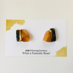金継ぎｘ天然石ピアス (オレンジアベンチュリン、ピーターサイト) 2枚目の画像