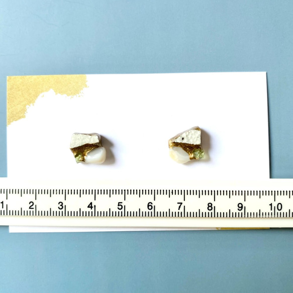 定制唐津燒瓷片 x Kintsugi 穿孔耳環（白瓷片、橄欖石、珍珠母） 第5張的照片