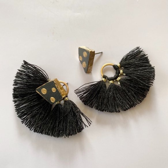 2ways 唐津焼 陶片 金継ぎ チタンポスト / ドット柄、黒タッセル 2枚目の画像