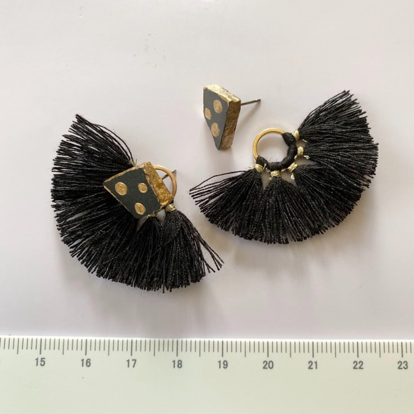 2ways 唐津焼 陶片 金継ぎ チタンポスト / ドット柄、黒タッセル 9枚目の画像