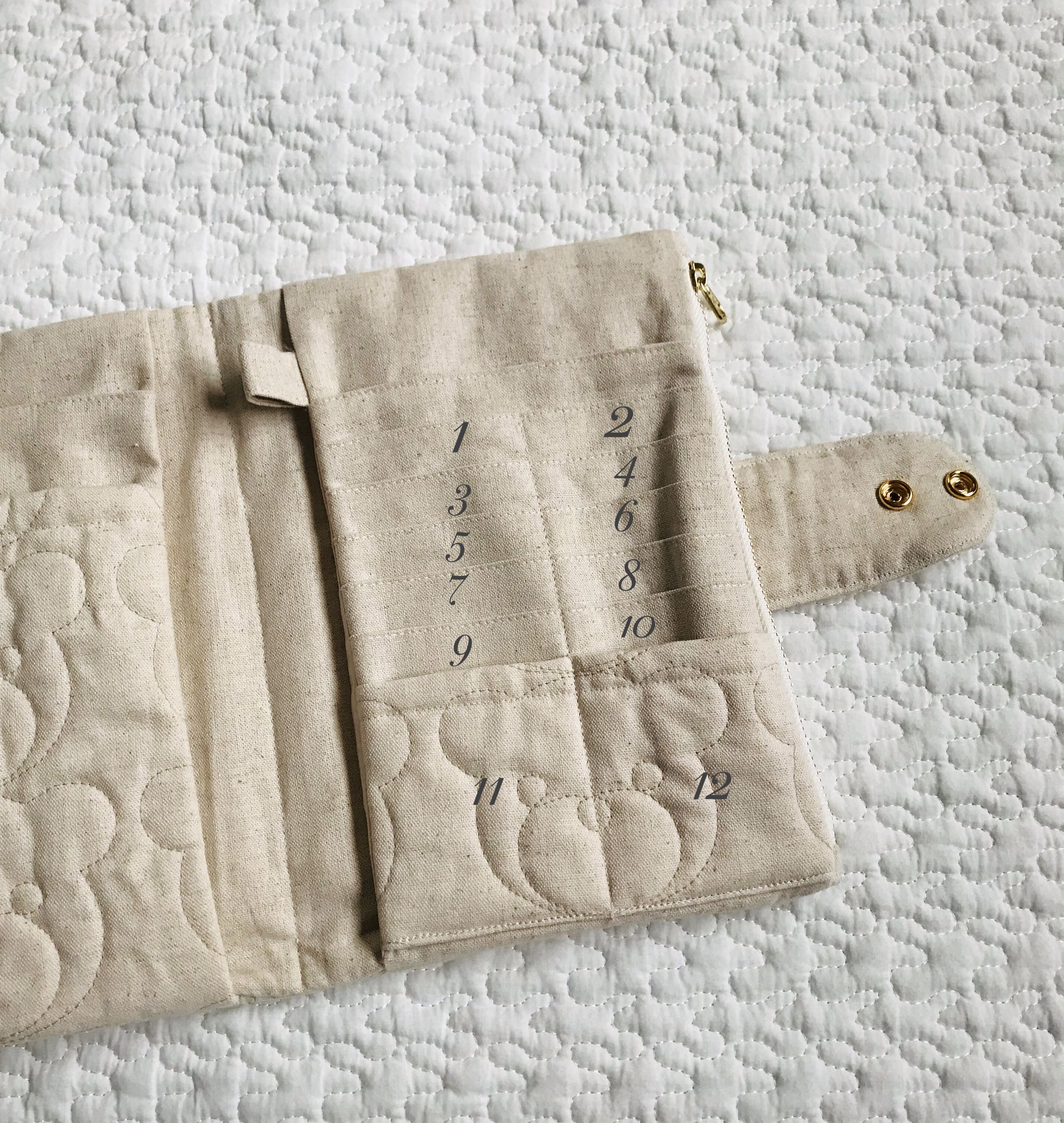 受注制作　kumasan生成り　母子手帳ケース　カードポケット増量ver.