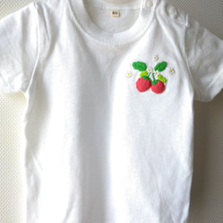 立体いちごの刺繍Tシャツ 1枚目の画像