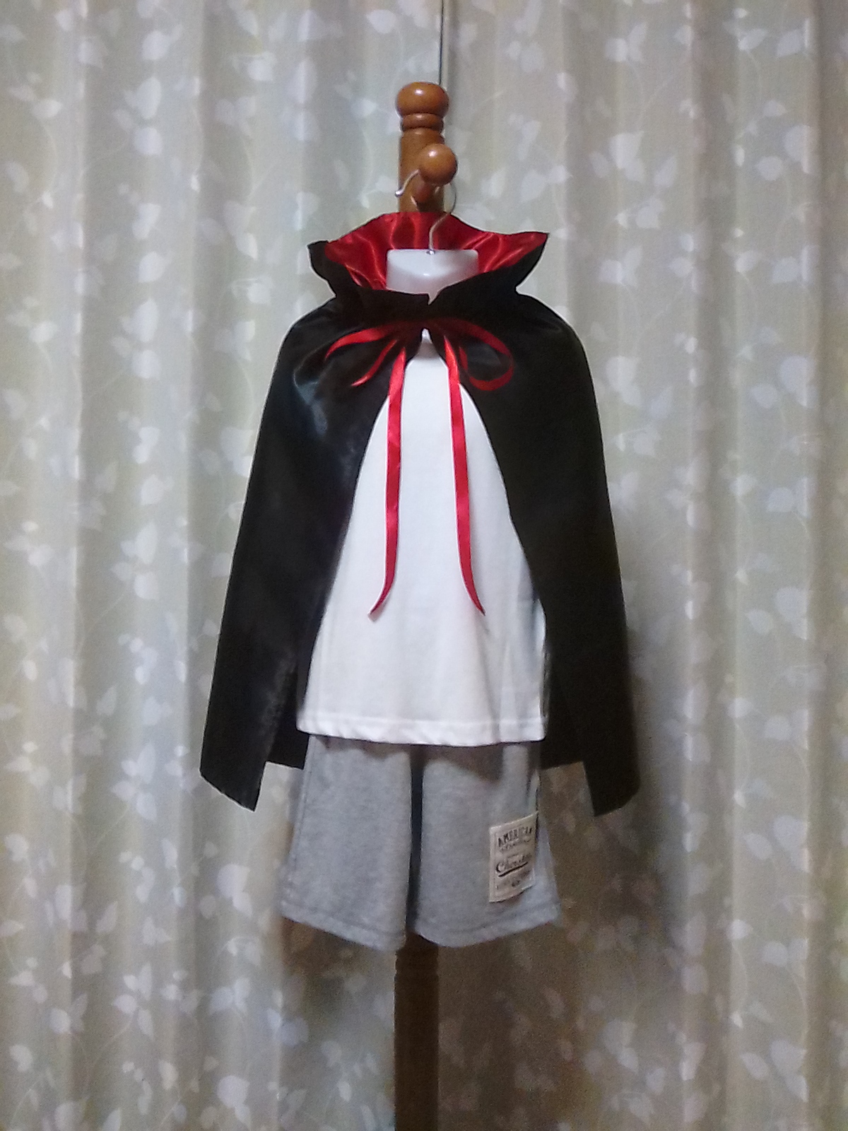 値下げ!100cmサイズ☆ドラキュラマント☆ハロウィンマント 値下げ!100cmサイズ☆ドラキュラマント☆ハロウィンマント