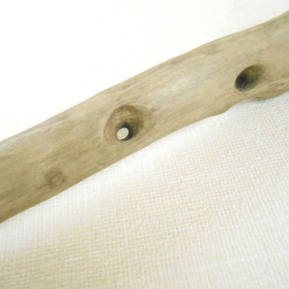 【温泉流木】貫通した穴が珍しい短剣のような流木 流木素材 インテリア素材 木材 4枚目の画像