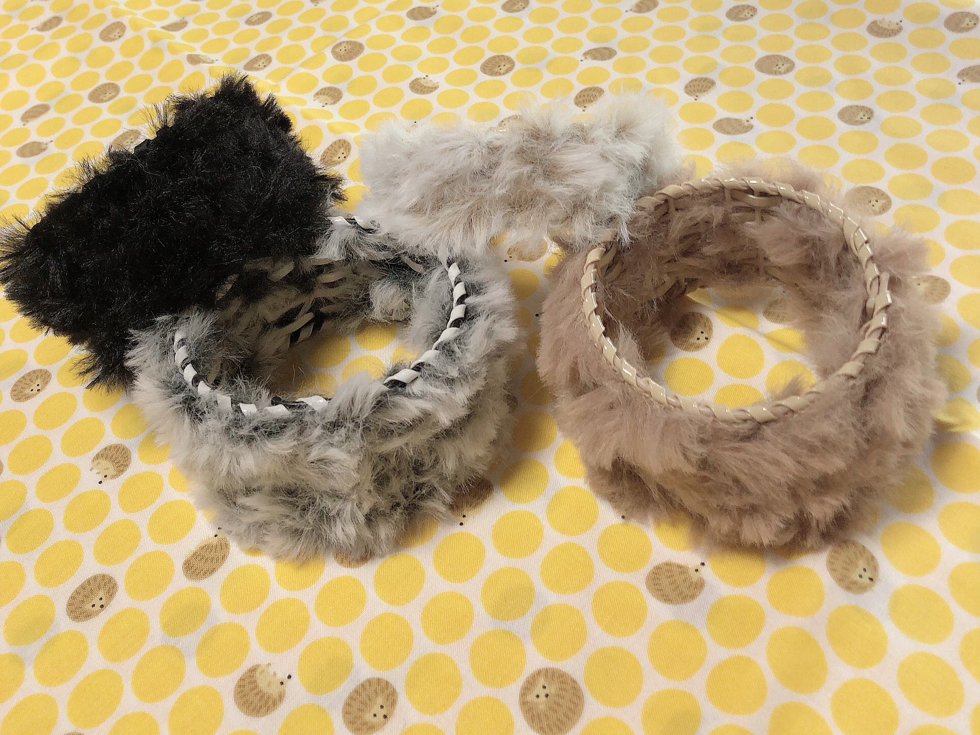 シャネル　ファー　リストバンド　バングル　ブレスレット　説明必読。