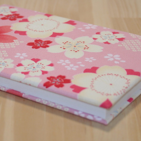 御朱印帳 流水桜 ブルー くるみボタンバンド 桜のエンブレチャーム付き