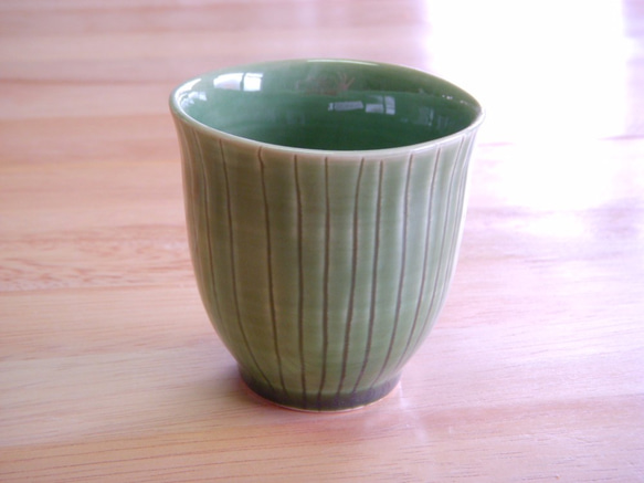 磁器織部縦線彫り湯飲み（小） 湯呑み 山崎秀徳 通販 4156404｜Creema
