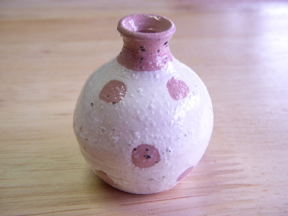 ぴんく水玉のミニ花瓶 1枚目の画像