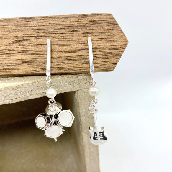 Guitar and Drums Set S925 Pearl Earrings (H200168-ESL) 第1張的照片