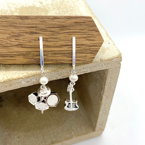 Guitar and Drums Set S925 Pearl Earrings (H200168-ESL) 第2張的照片