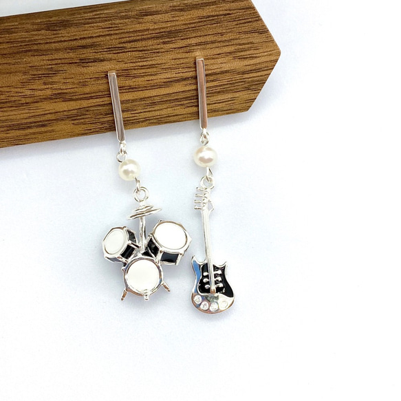 Guitar and Drums Set S925 Pearl Earrings (H200168-ESL) 第3張的照片