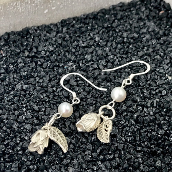 E31025 Vintage Rose with leaves 925 & Pearl Earrings 第5張的照片