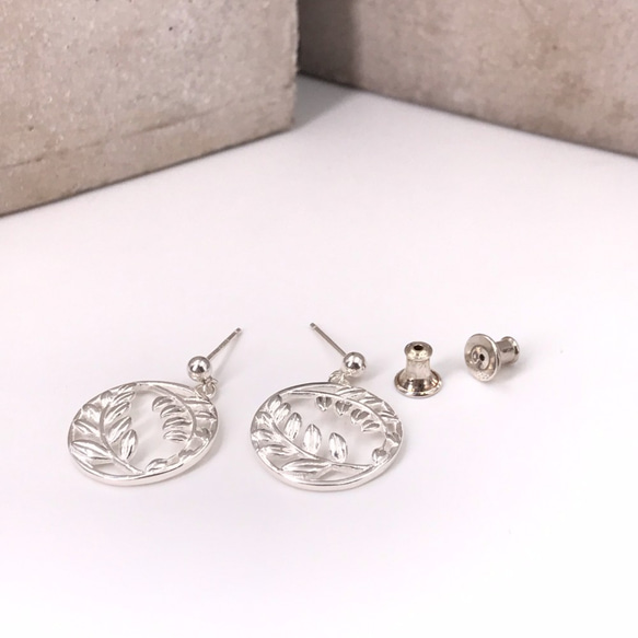 E11037 Leaves in Circle Silver 925 Earrings 第3張的照片