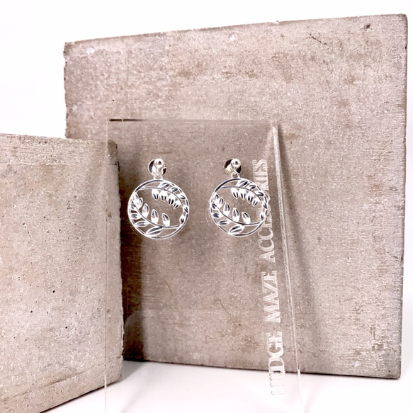 E11037 Leaves in Circle Silver 925 Earrings 第4張的照片