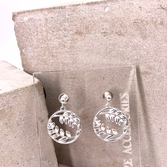 E11037 Leaves in Circle Silver 925 Earrings 第5張的照片