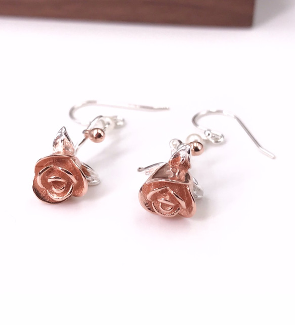 E31030 Golden Rose Silver 925 & Fresh Water Pearl Earrings 第1張的照片